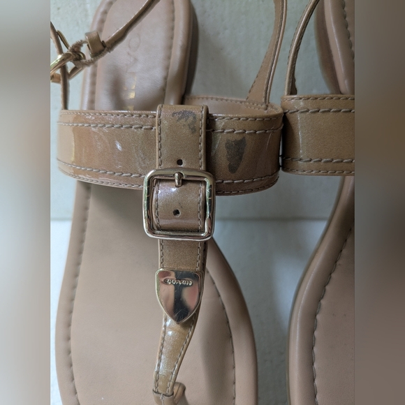 Coach Tan Patent Leather Thong Flat Sandals Size 7.5B - Picture 3 of 8